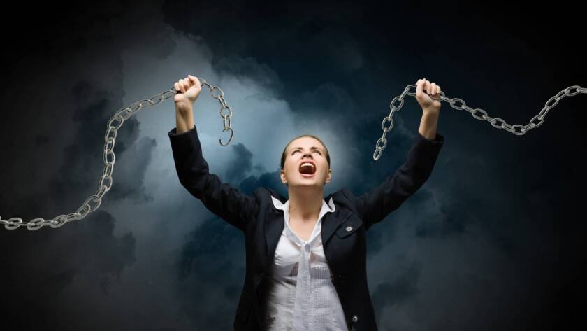 40 POWERFUL PRAYER POINTS TO BREAK EVERY CURSE OF PROLONGED PROBLEMS OVER YOUR LIFE 1
